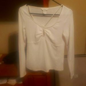 Long sleeve whie shirt